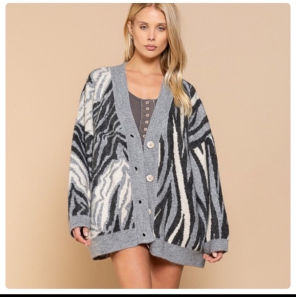 POL sweater Black and Gray 1 large left. - Picture 7 of 10